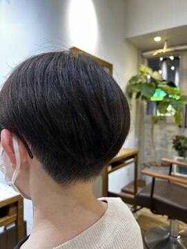 ボーダー(Border) 大人可愛い20代30代40代黒髪前下がりショートボブ丸みショート◎