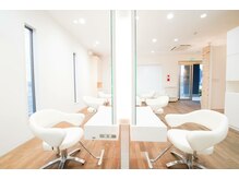 ヘアーリール 曽根店(Hair Rire)の雰囲気（１０年目とは思えない清潔な店内）