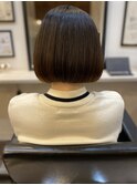 ショートモードボブルフぱっつん前髪短め明るめオリーブベージュ