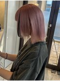 「寒色美容師の淡いペールピンク仕上げ」