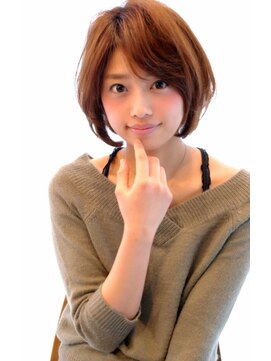 レウナ 外苑前(Reuna) ひし形シルエットで小顔似合わせ艶ボブ