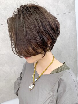 アヴァロン(AVALON) 30、40代にオススメ☆イルミナカラー×前髪なしショート