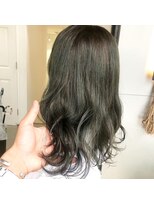 ネイヴィル(navile)&nbsp;赤みゼロのオリーブグレージュ