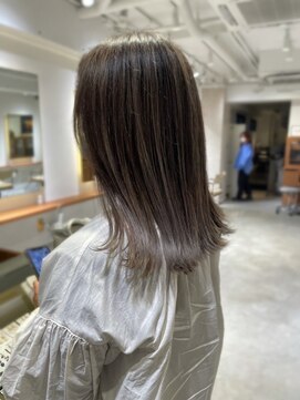 エヌ トーキョー(enu TOKYO) 脱白髪染めハイライトでアッシュ系カラーに　ネビージュ