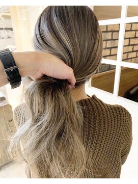 グロウ 赤羽(grow) 大人抜け感　ハイライトベージュ【grow赤羽】