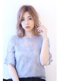 くびれミディが可愛いハイトーンスタイル