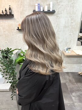 エピ(epi) 髪質改善/レイヤー/ハイライト/縮毛矯正/20代/30代/40代