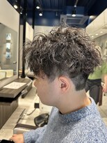 アース オーセンティック 新浦安店(EARTH Authentic)&nbsp;波巻きパーマ×センターパート