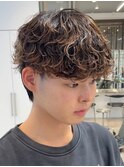 波巻きパーマ×ハイライトでストリート感溢れる男らしいヘアに◎
