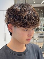 フィフスパーク(fifth PARK)&nbsp;波巻きパーマ×ハイライトでストリート感溢れる男らしいヘアに◎
