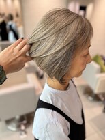 ステア ケース(stair case)&nbsp;リタッチとローライト 白髪が多いとブリーチせずともこの透明感