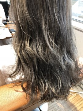 エース (ACE) ACE LA グレージュ×ゆるふわミディ