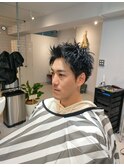 刈り上げないスパイキーショートバーバー大人ビジネス