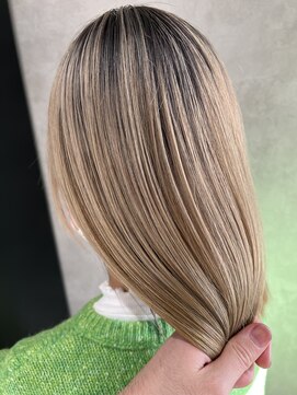 シアン(.Xian) シャドールーツ（ブリーチ/ハイライト/インナーカラー）