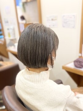 フリージア(freesia) 30代40代50代/グレイヘア/艶髪スタイル