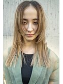 レイヤーカットハッシュカット顔まわりミディアムロング