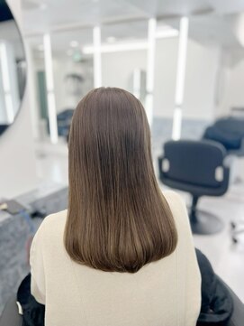 オリーブベージュ