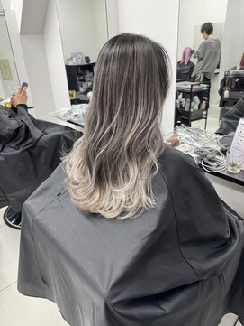 アライブ キチジョウジ(ALIVE Kichijoji) 【ALIVE吉祥寺】ホワイトシルバーバレイヤージュ