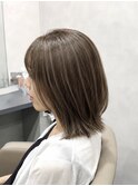 白髪を活かす上品外ハネミディアム