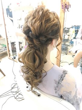 ロカット サロン(Roquat Salon) ネオハーフアップアレンジ【ヘアアレンジ 立川南/立川/八王子】