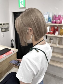 ジゼル(gisele) (小山)リタッチブリーチは2センチ位からがオススメです