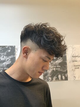 フランクスバーバーザスタンド(Frank’s barber the stand) スペインカール/スパイキーショート/フェザーパーマ/飯田橋F