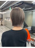 シアーグレージュの切りっぱなしボブ