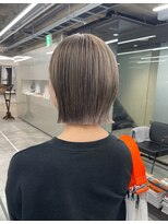 ノード(NODO)&nbsp;シアーグレージュの切りっぱなしボブ