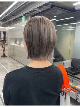 ノード(NODO) シアーグレージュの切りっぱなしボブ