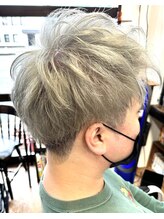 ノーマルヘアー(NORML HAIR) ホワイトシルバー、ツーブロックショート￥23000