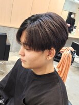 ヒュイル バイ ニアウ(Hwyl by Niau)&nbsp;ナチュラルセンターパートマッシュストレートパーマメンズパーマ