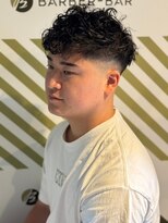 バーバーバー アカバネ(BARBER-BAR AKABANE)&nbsp;バーバースタイルのスペインカール×スキンフェード