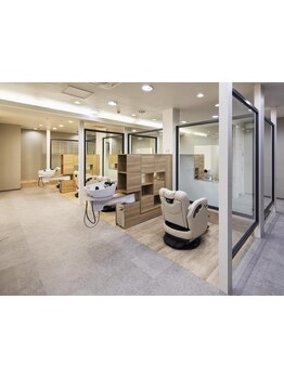 お客様のプライベートな時間を大切に―。完全半個室の空間で極上のサロンタイムを満喫ください♪