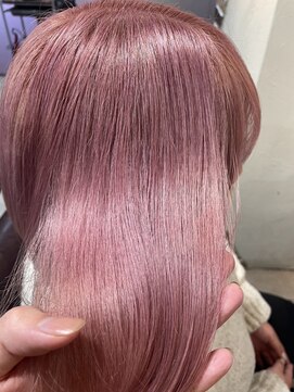 ピンクベージュ