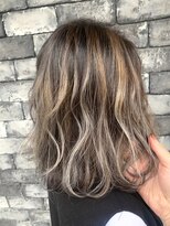 ラヴィエール(LAVIERE by R-EVOLUT)&nbsp;大人なハイライト　アッシュカラー　店長　柿本