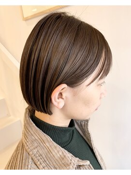 トレパルッキエーレ(tre parrucchiere) ［-tre-］コンパクトミニボブ