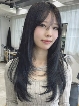 ツキ 横浜店(tuki) レイヤーカット×ブルーブラック