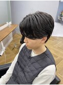 スーツ短髪ツーブロック束感黒髪シークレットパーマ流行