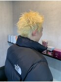 ブロンドカラー×長めスパイキーショートブリーチデザイングレー