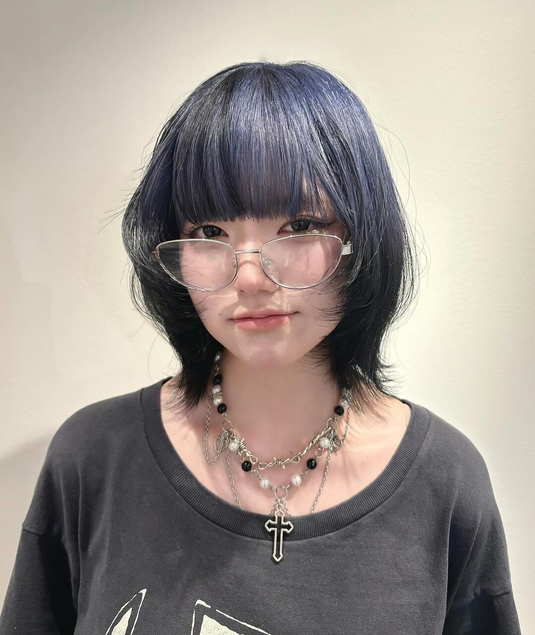 12320黒髪ツートンカラーレイヤーボブブルーカラーぱっつん前髪