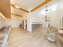 カーシャ サヴォイ(CA'SHA SAVOY)の雰囲気（広々とした店内は吹き抜けで居心地の良さを感じます♪）
