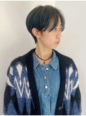 深めのグリーン×ハンサムショート