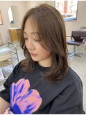 柔らかベージュ×ミディアムレイヤー