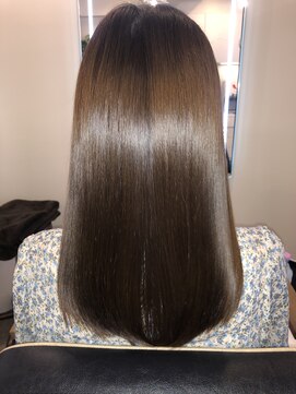 アールサロン アオヤマ(Rr SALON AOYAMA) プラチナミネコラストレート