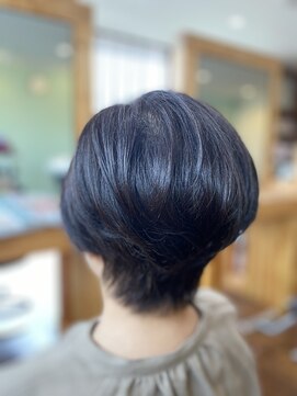 ベビーモード 茶屋町店 大人の女性向け前下がりショート