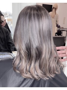 アライブ キチジョウジ(ALIVE Kichijoji) バレイヤージュカラーグレージュカラーエアリーミディ