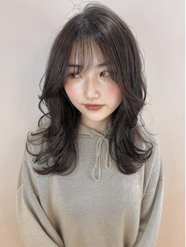 リタ(Lita) ミディアムスタイル/レイヤーカット/くびれカット/20代髪型