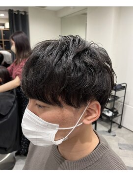 ルルディ バイ アフロディーテ銀座(luludi by APHRODITE) ブルーブラック/刈り上げセンターパート/フェザーパーマ/銀座