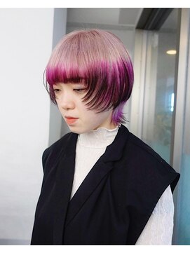 レコ 渋谷(LECO) ピンクとブラックのデザインルーツカラー