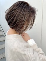 ルーファス メグロ(Ruufus Meguro) 30代40代大人かわいい抜け感ショートボブ/白髪ぼかしハイライト